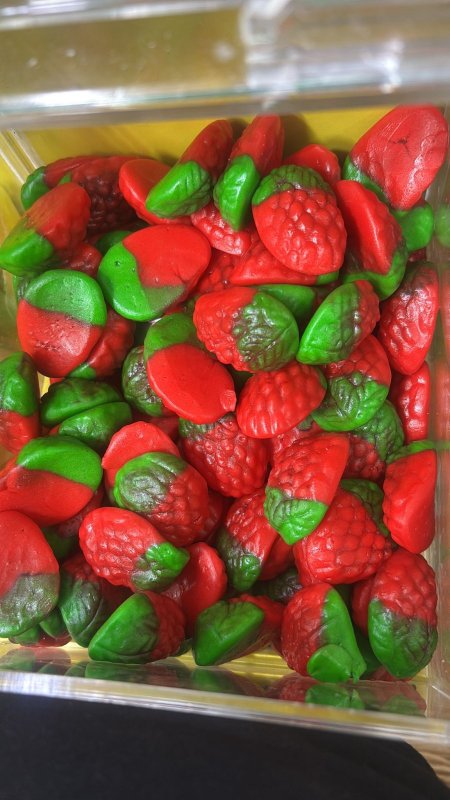 حلوى بطعم التوت محشي سيروب