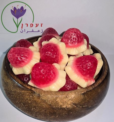 حلوى محشوة بالفراولة والكريمة