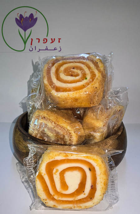 راحة الحلزون المغطاة باللوتوس